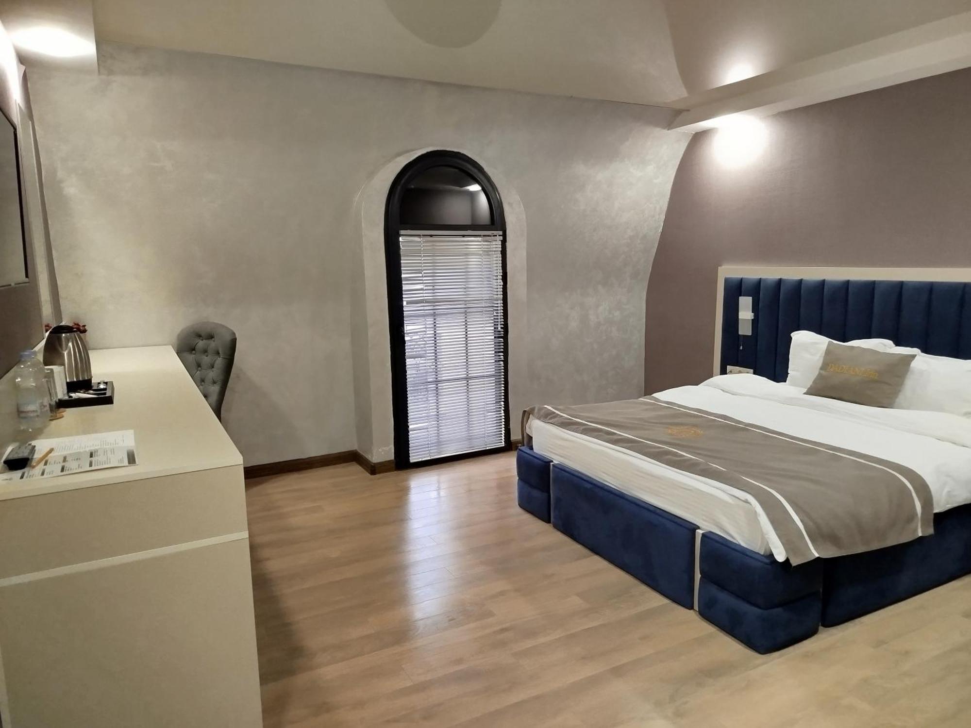 Dadiani Inn Zugdidi ภายนอก รูปภาพ