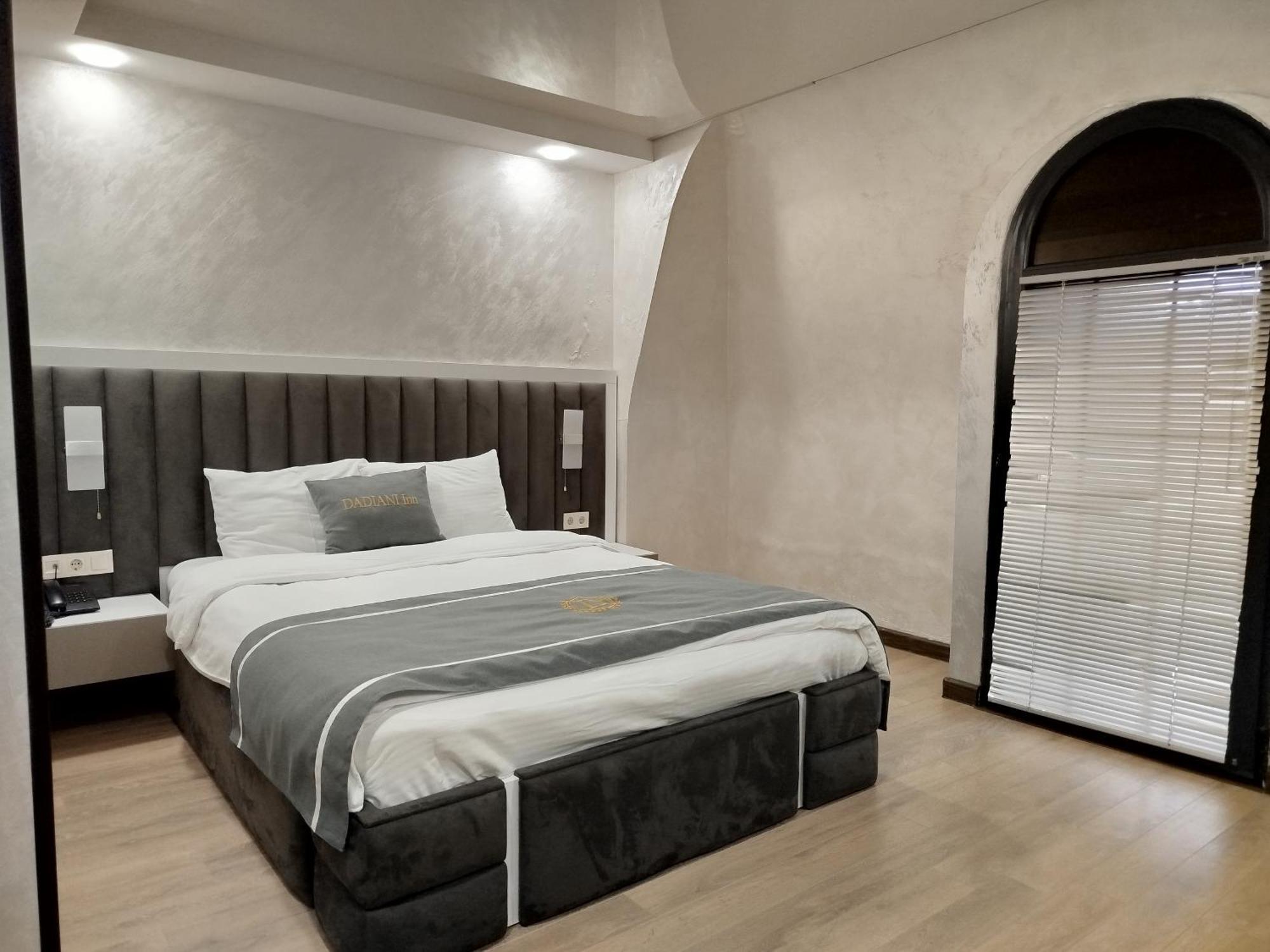Dadiani Inn Zugdidi ภายนอก รูปภาพ