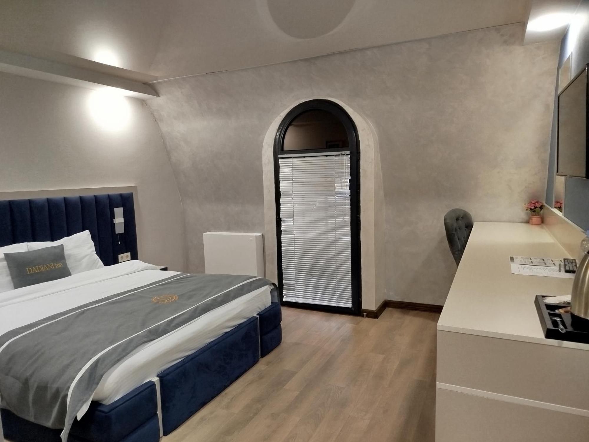 Dadiani Inn Zugdidi ภายนอก รูปภาพ